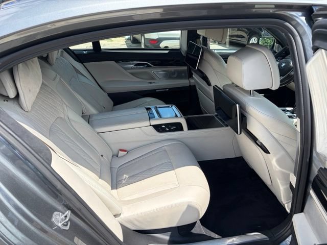Used 2016 BMW 750i RWD image 35