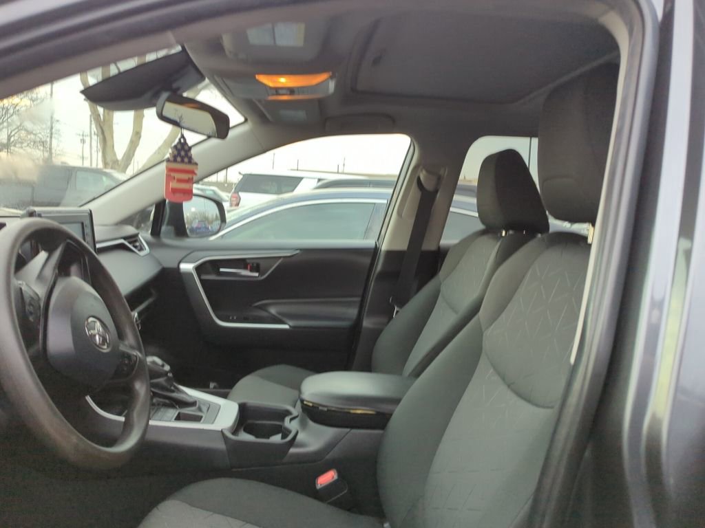 Used 2020 Toyota RAV4 XLE w/ Convenience Package image 5