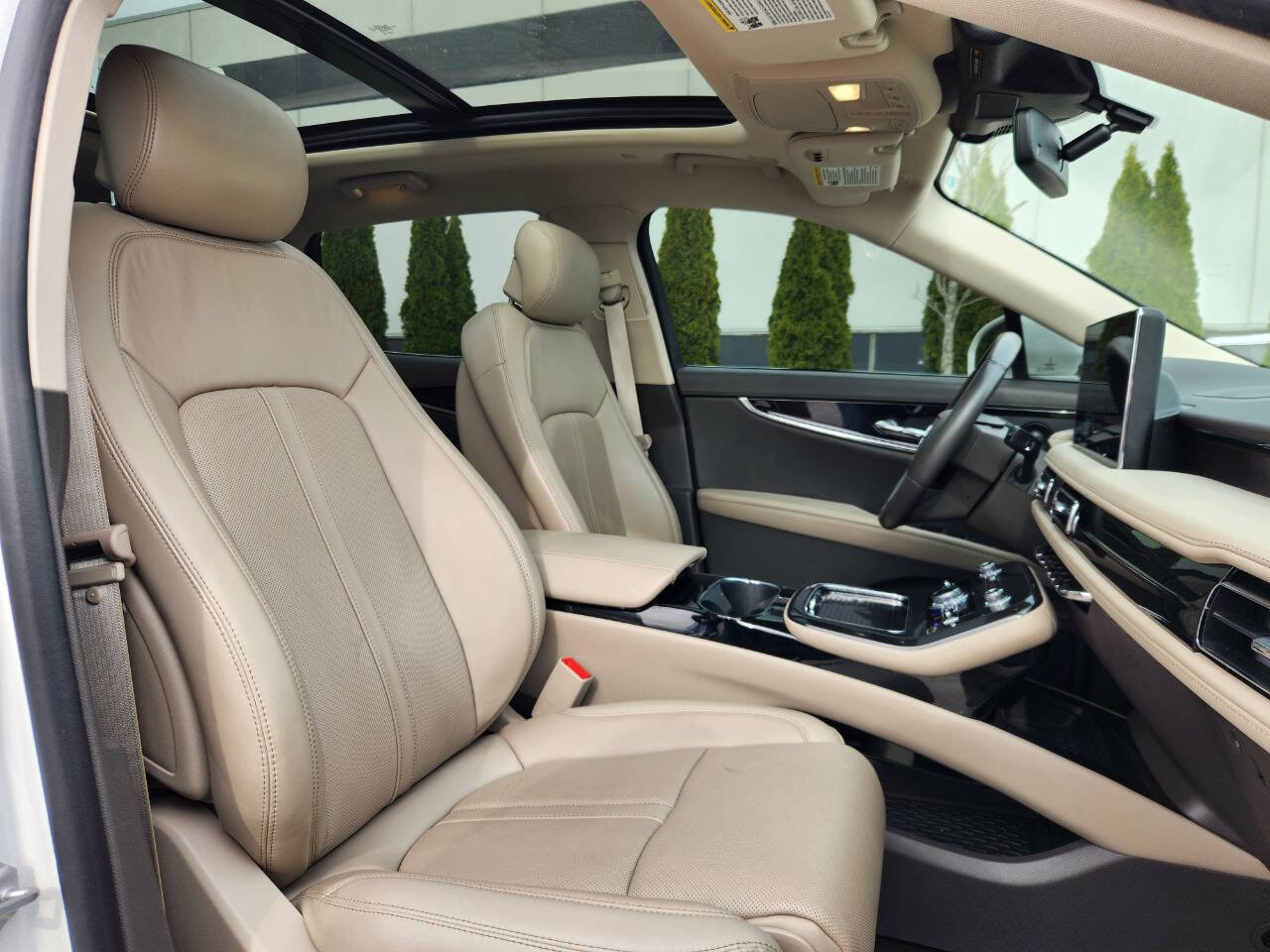 Used 2021 Lincoln Nautilus Reserve w/ Equipment Group 201A image 9