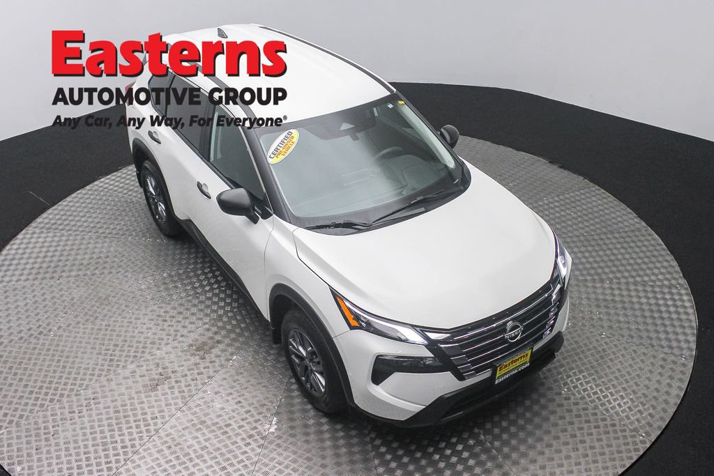 Used 2024 Nissan Rogue S AWD/4WD image 3