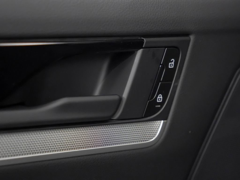 Certified 2025 Porsche Cayenne Coupe image 15