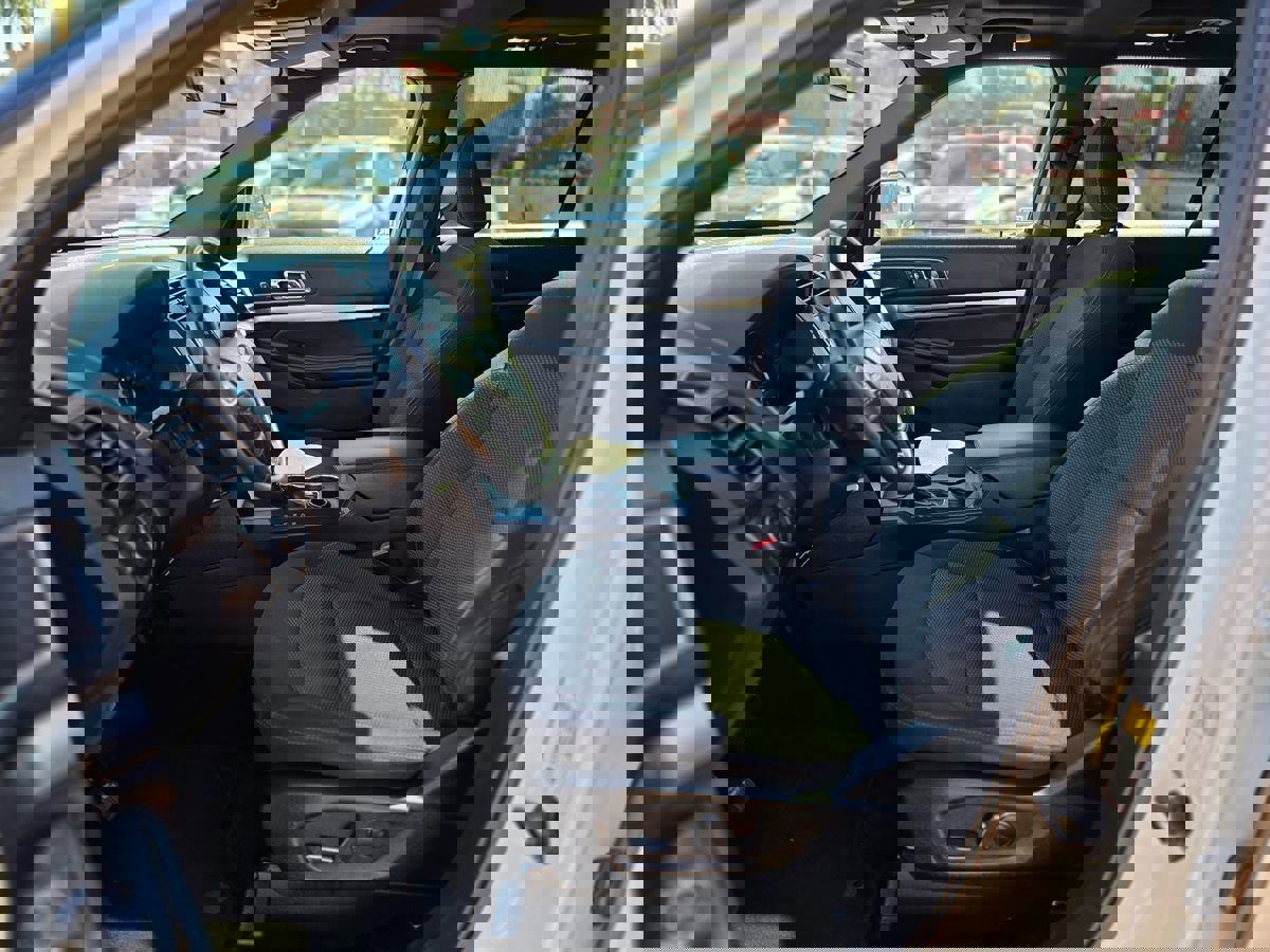 Used 2018 Ford Explorer XLT w/ Equipment Group 201A image 25