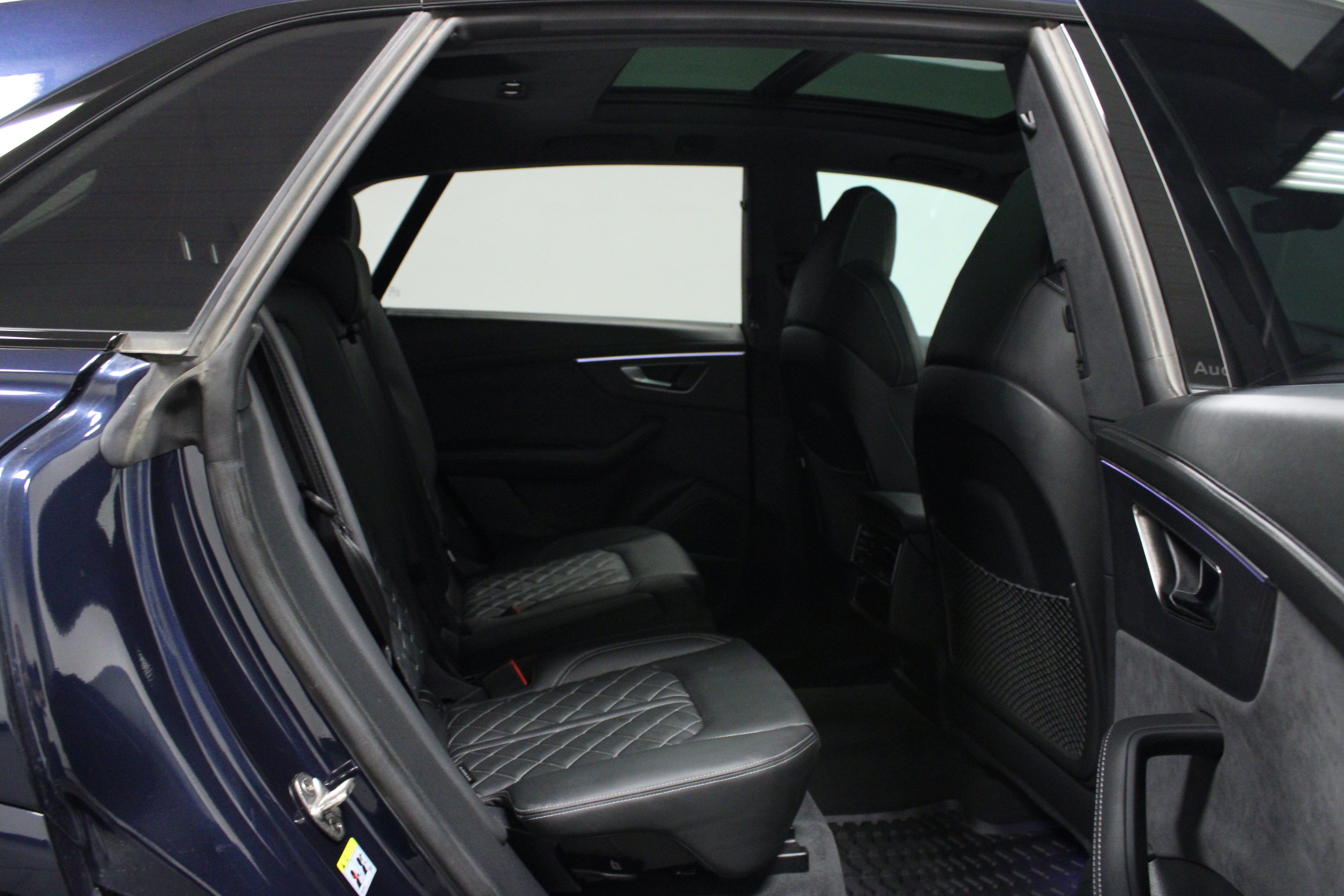 Used 2024 Audi SQ8 Prestige w/ Prestige Package AWD/4WD image 15