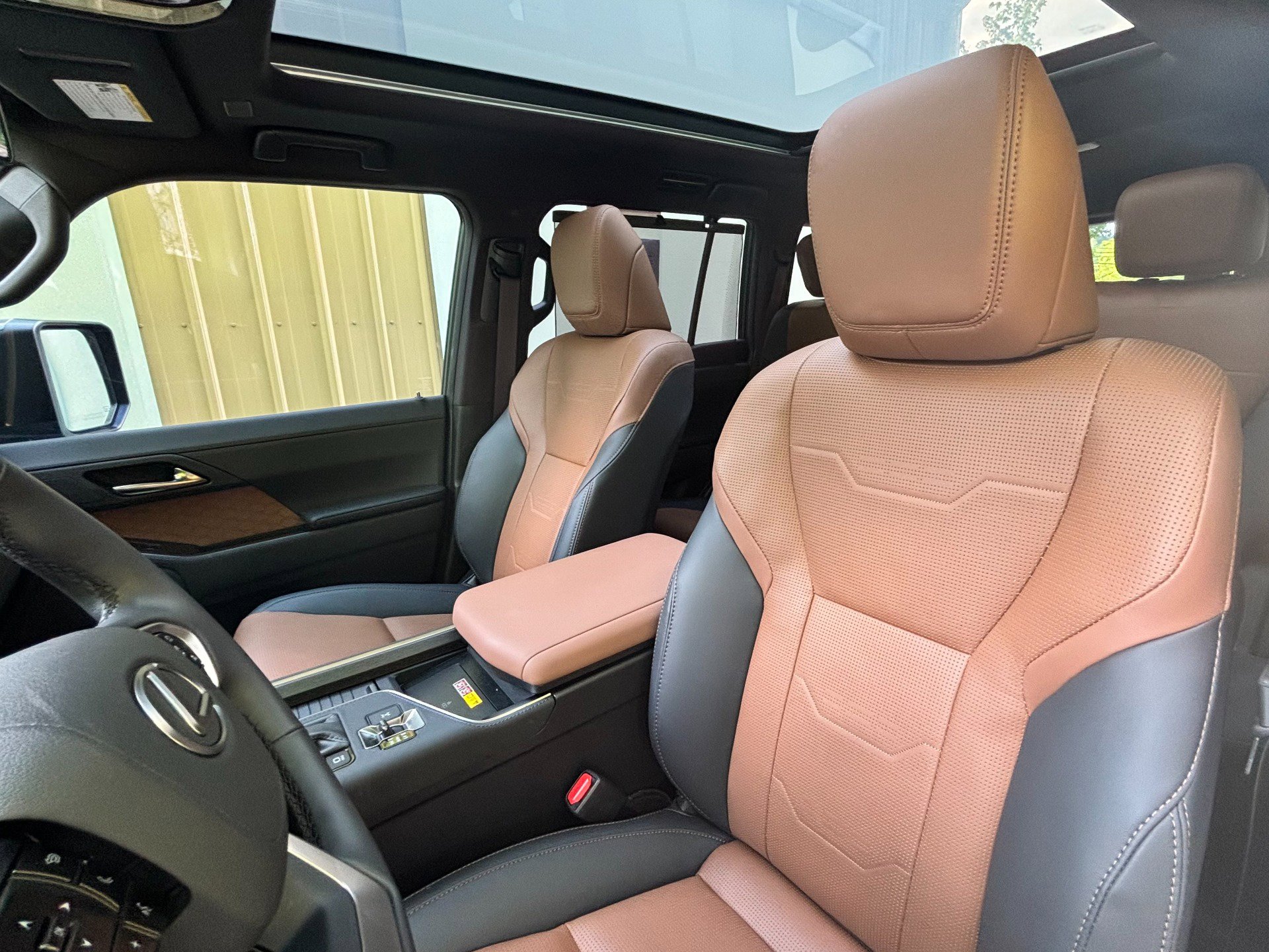 Used 2025 Lexus GX 550 w/ Accessory Package (2T) AWD/4WD image 11