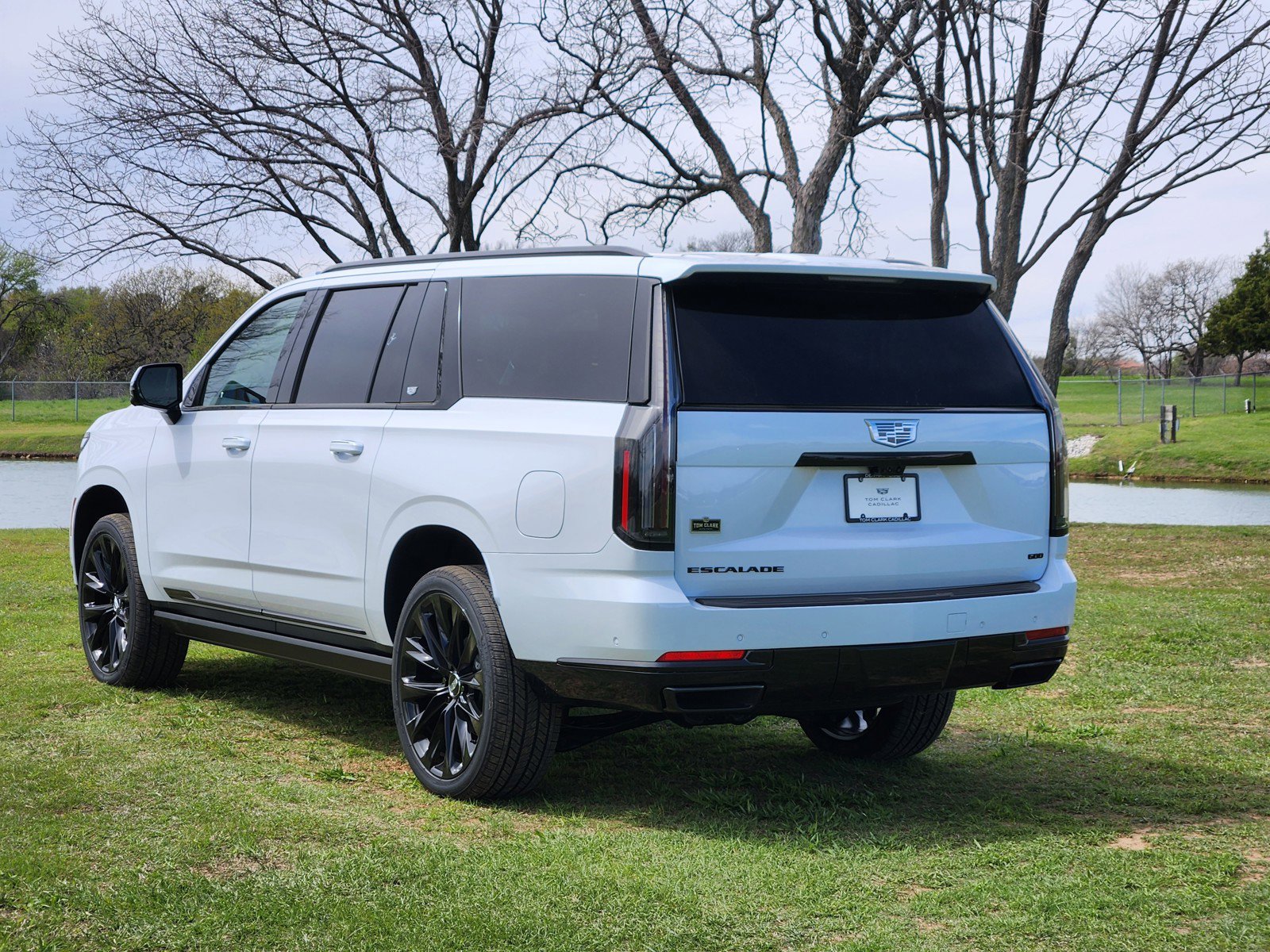 New 2026 Cadillac Escalade ESV Platinum Sport w/ LPO, ONYX Package image 3