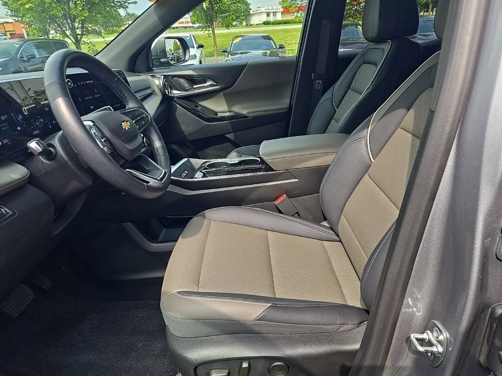 Used 2025 Chevrolet Equinox LT w/ Convenience Package II FWD image 24