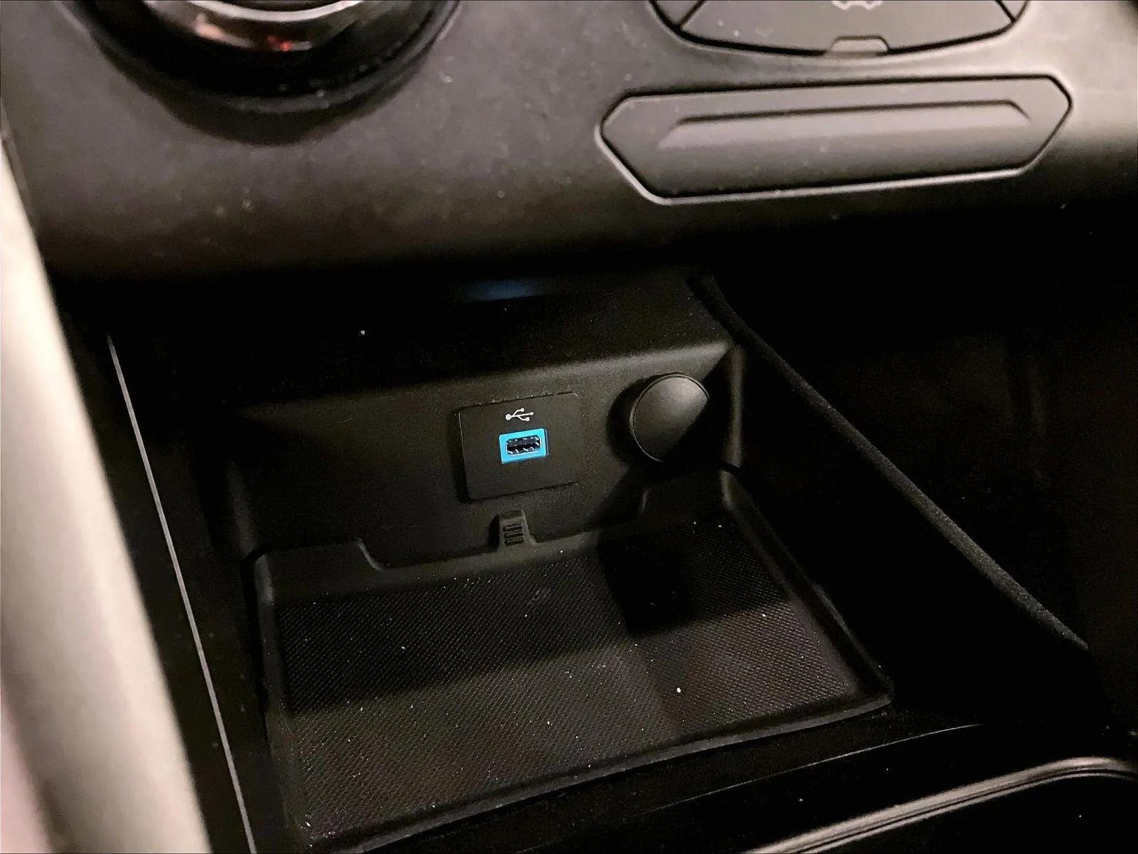 Used 2018 Ford Fusion SE FWD image 31