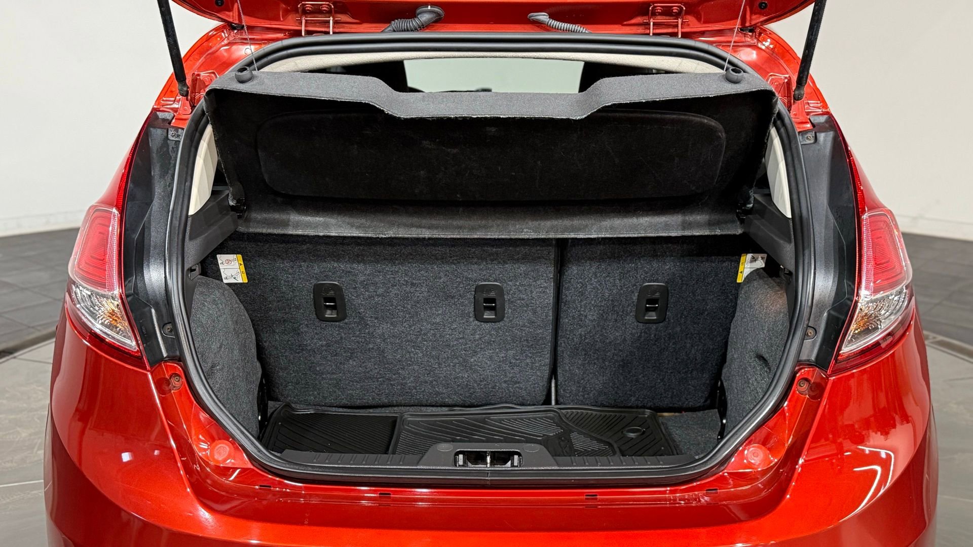 Used 2018 Ford Fiesta SE image 27