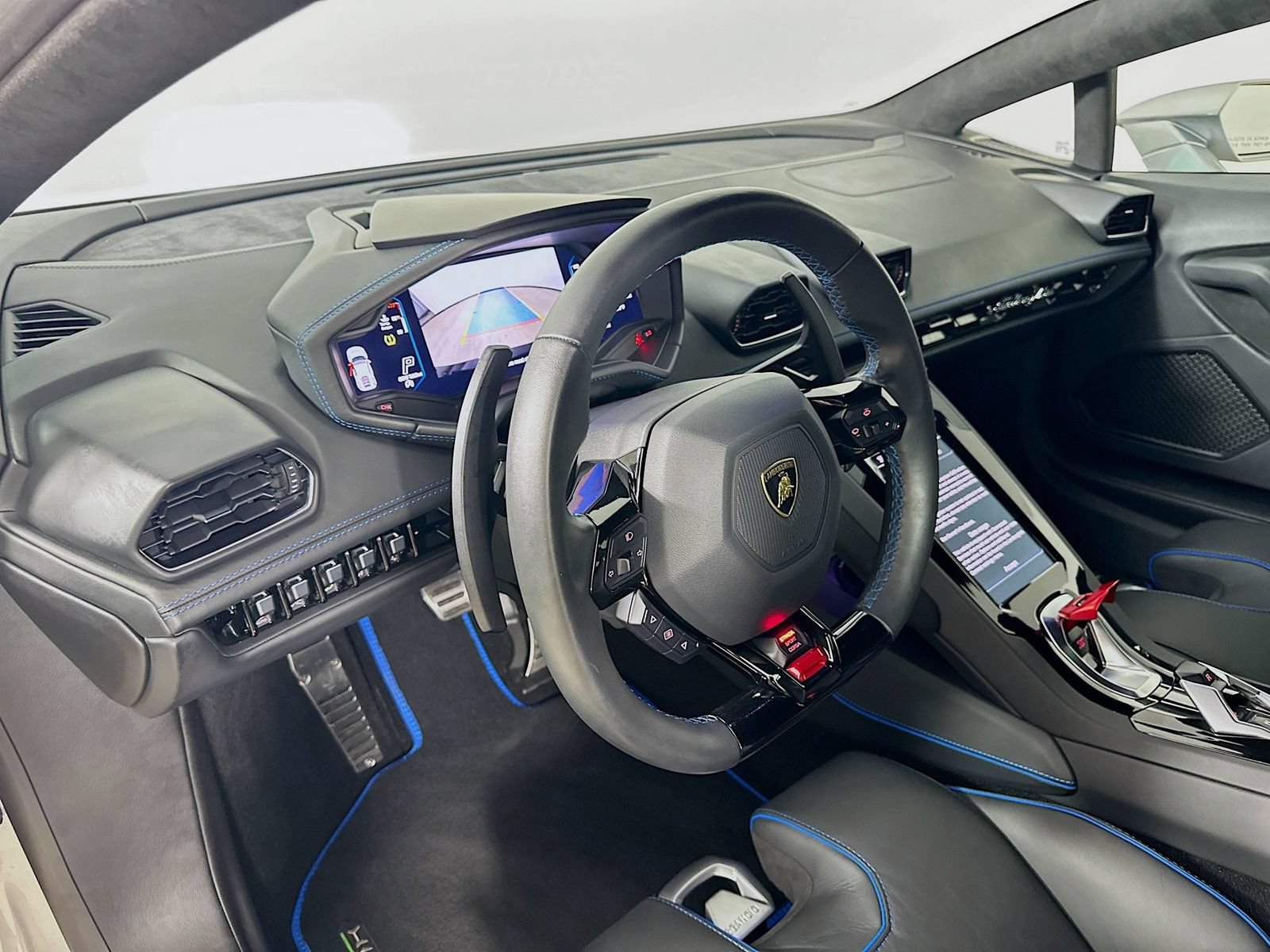 Used 2023 Lamborghini Huracan EVO RWD image 30