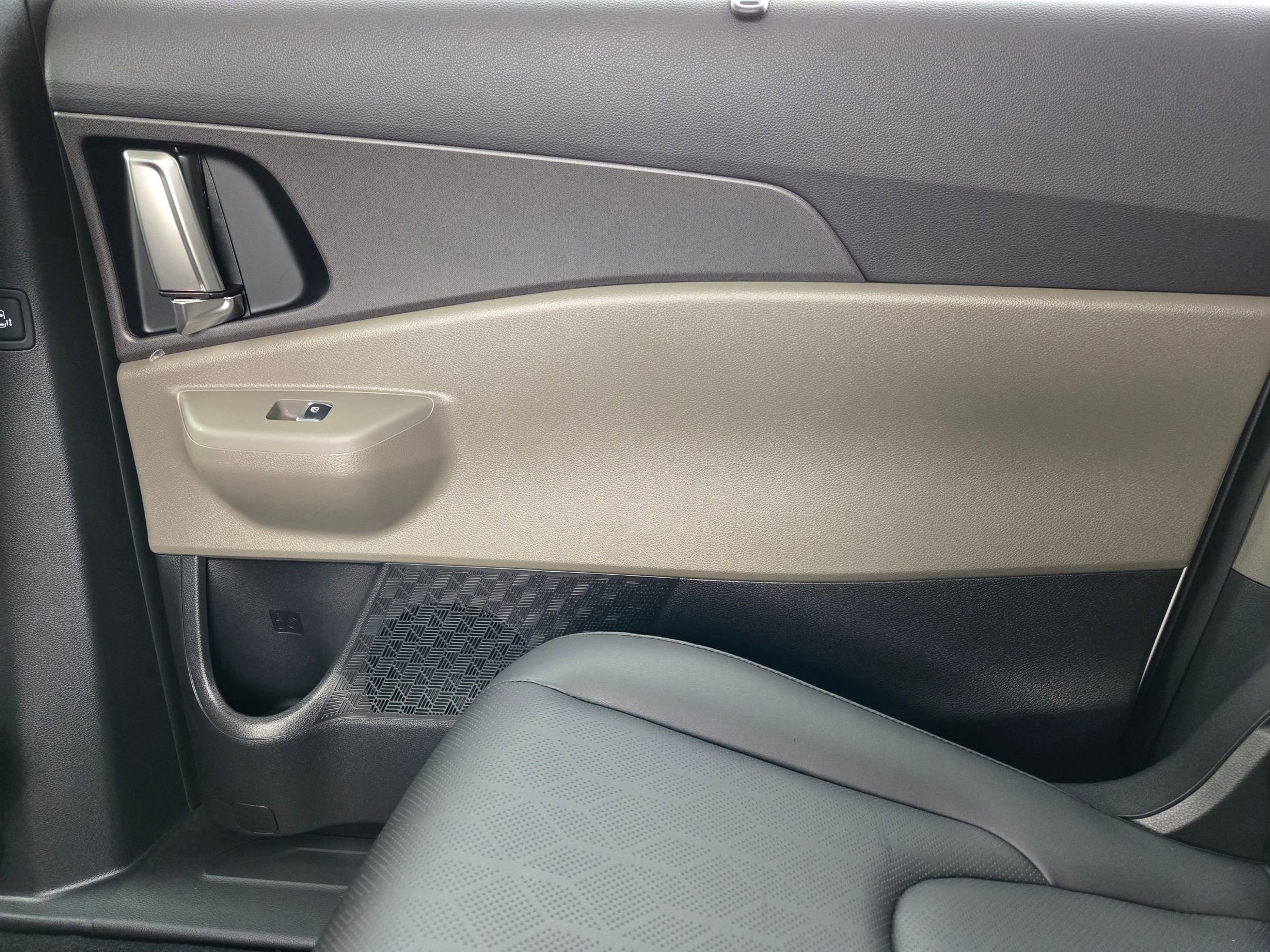 New 2026 Kia Carnival EX FWD image 32