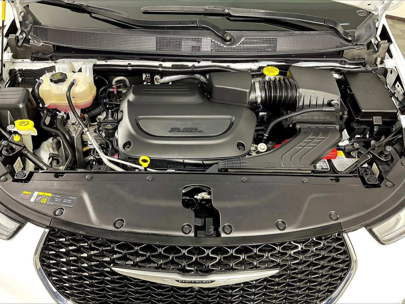 Used 2025 Chrysler Pacifica Select FWD image 29