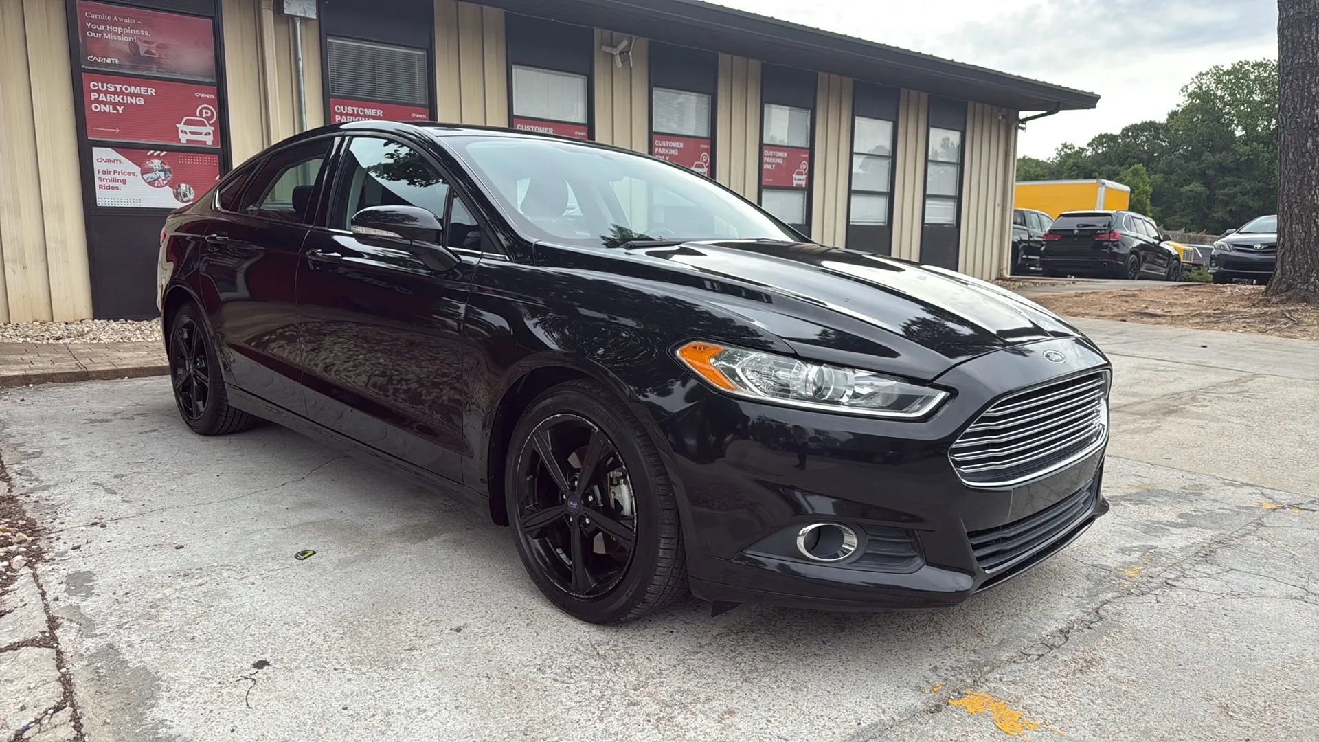 Used 2016 Ford Fusion SE FWD image 3