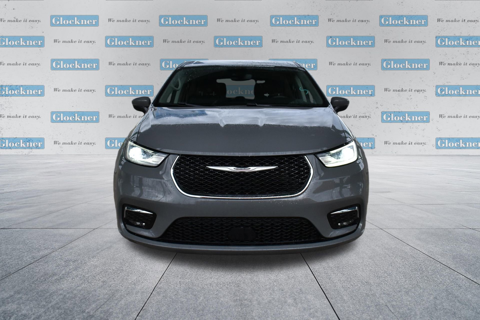 Used 2023 Chrysler Pacifica Touring-L FWD image 2