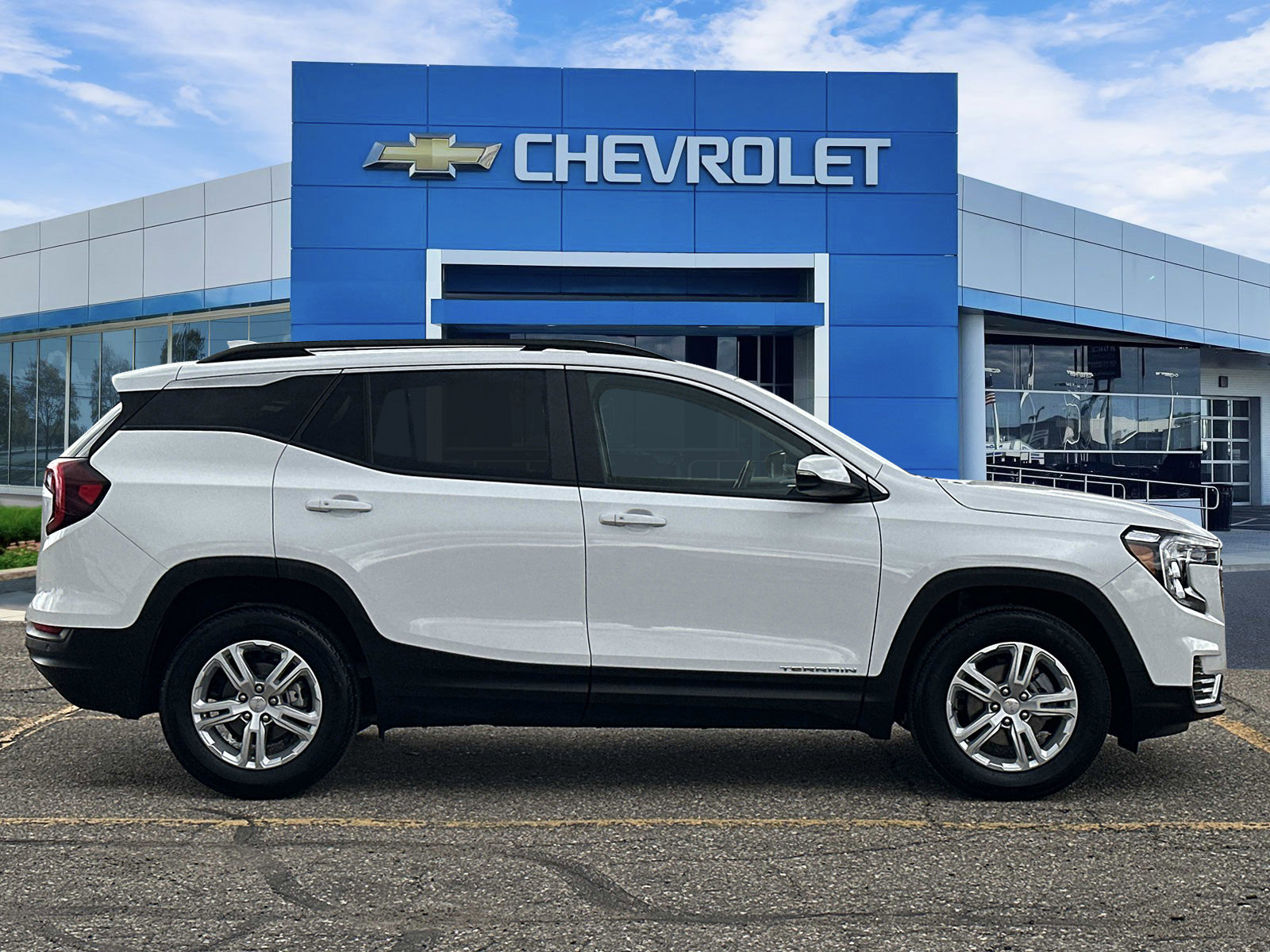 Certified 2024 GMC Terrain SLE w/ Driver Convenience Package FWD image 5