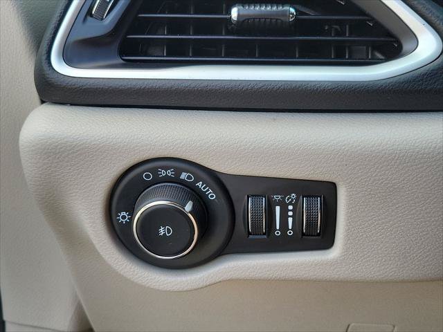 Certified 2024 Chrysler Pacifica Touring-L FWD image 9