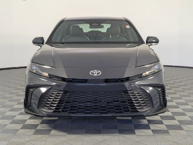 Used 2025 Toyota Camry SE image 3