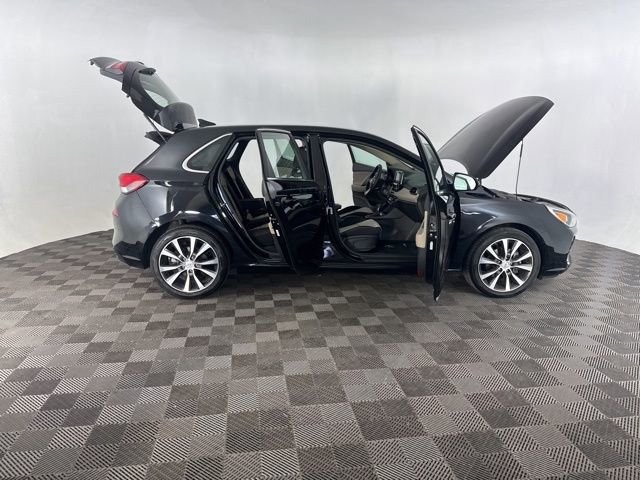 Used 2020 Hyundai Elantra GT image 15