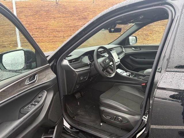 New 2026 Jeep Grand Cherokee Altitude AWD/4WD image 16