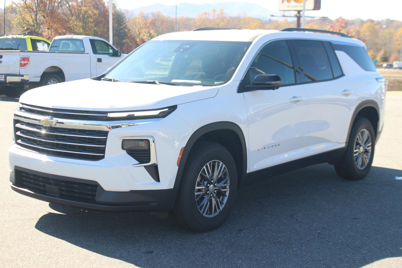 New 2025 Chevrolet Traverse LT w/ Driver Confidence Package image 3