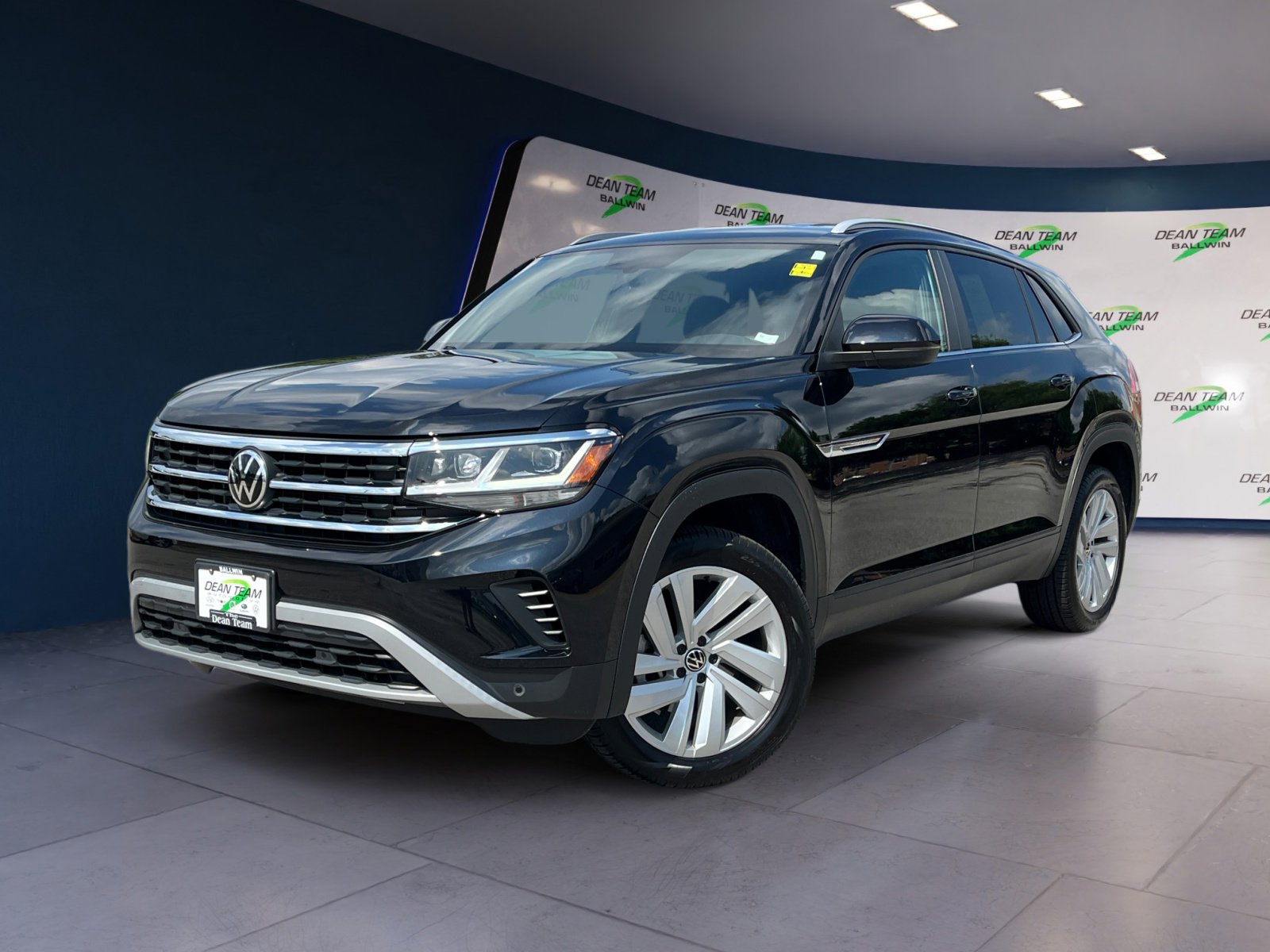 Used 2022 Volkswagen Atlas Cross Sport SE image 3