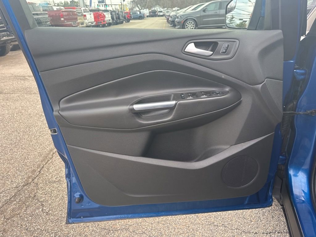 Used 2017 Ford Escape SE w/ SE Cold Weather Package image 12