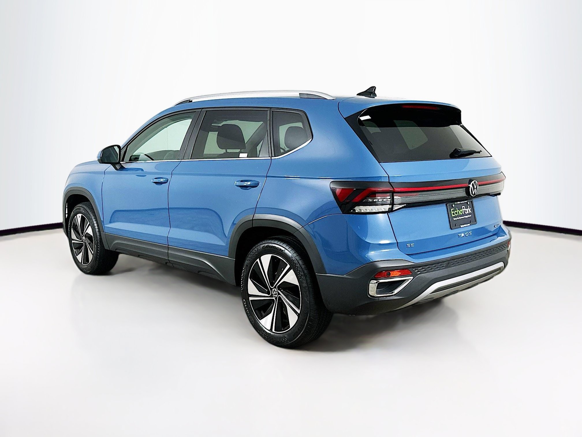 Used 2025 Volkswagen Taos SE AWD/4WD image 5