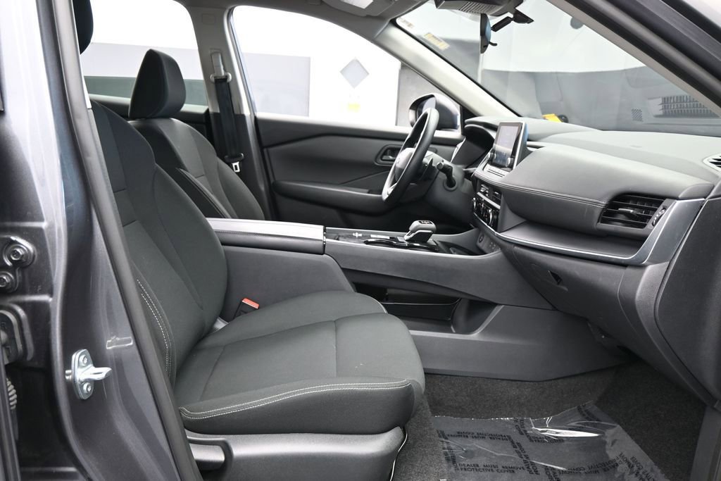 Used 2025 Nissan Rogue S FWD image 36