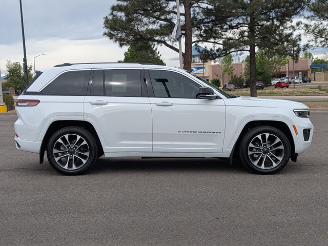 Used 2023 Jeep Grand Cherokee Overland w/ Luxury Tech Group IV AWD/4WD image 4