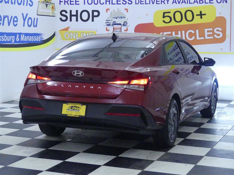 Used 2024 Hyundai Elantra SEL image 5