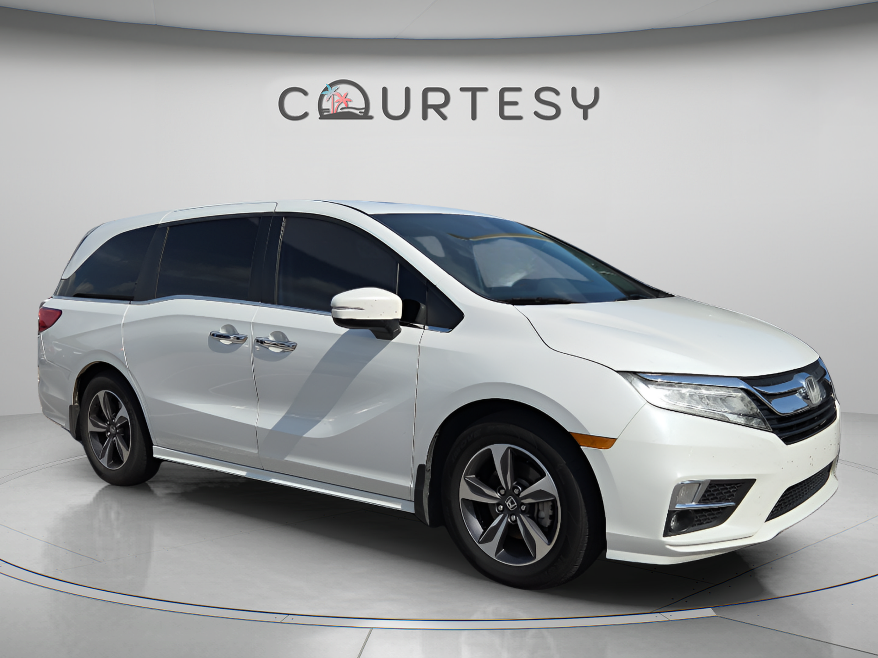 Used 2020 Honda Odyssey Touring image 2