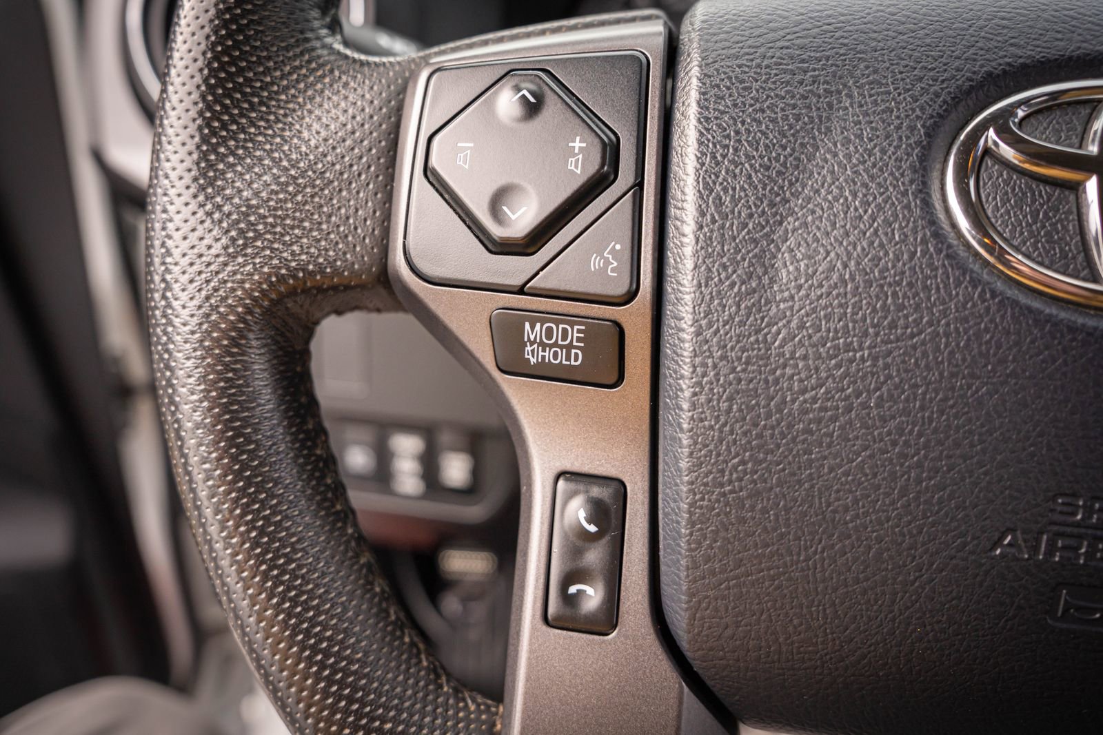 Used 2020 Toyota Tacoma TRD Off-Road image 19