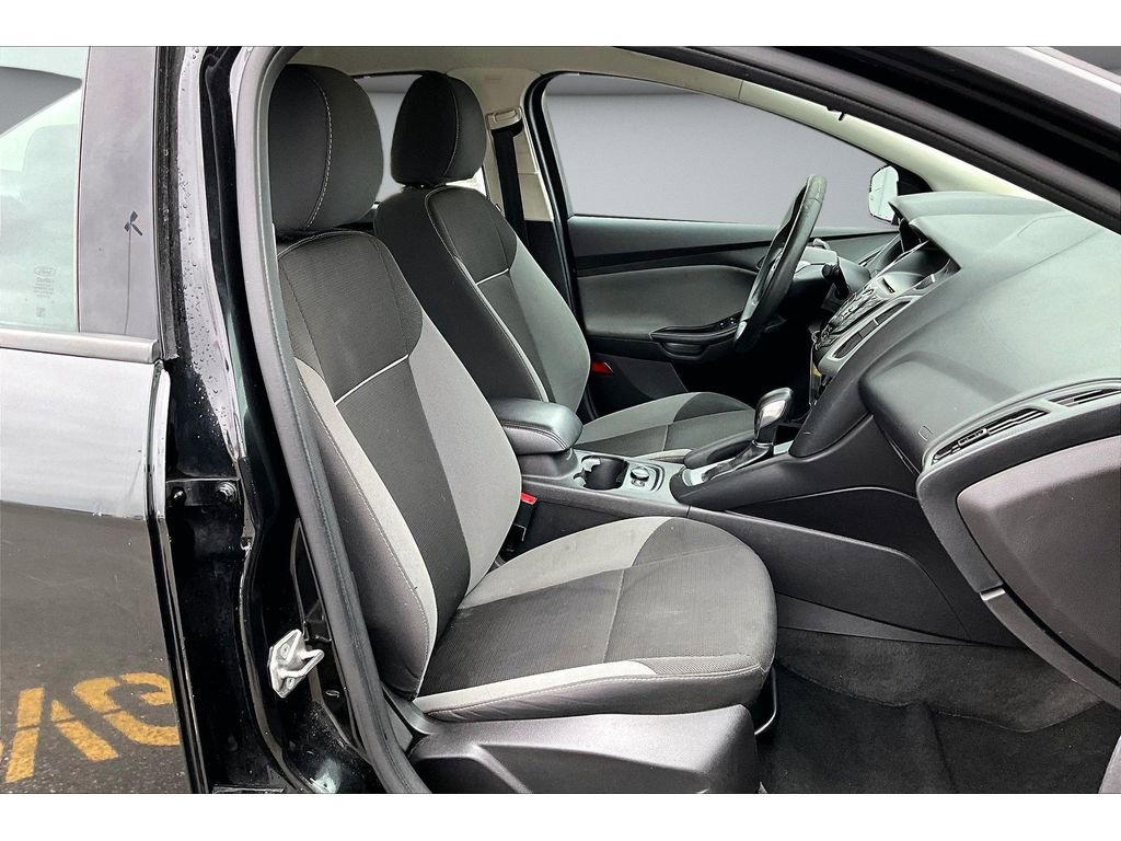 Used 2014 Ford Focus SE w/ SE Winter Package image 8