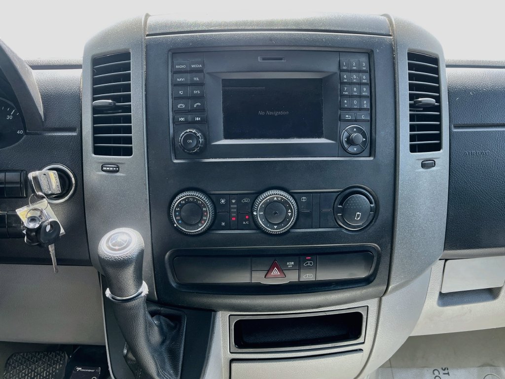 Used 2015 Mercedes-Benz Sprinter 2500 image 14