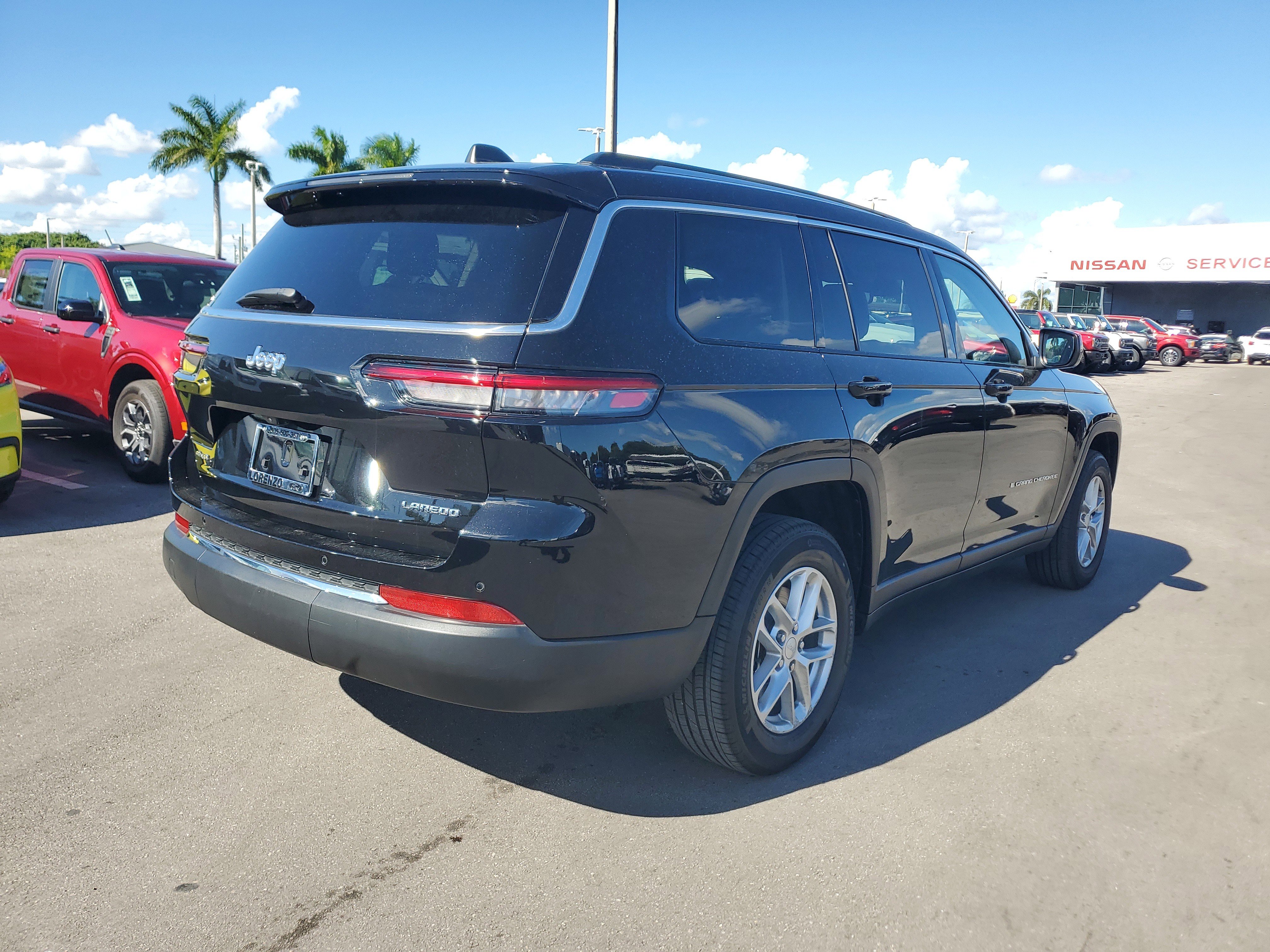 Used 2023 Jeep Grand Cherokee L Laredo image 5