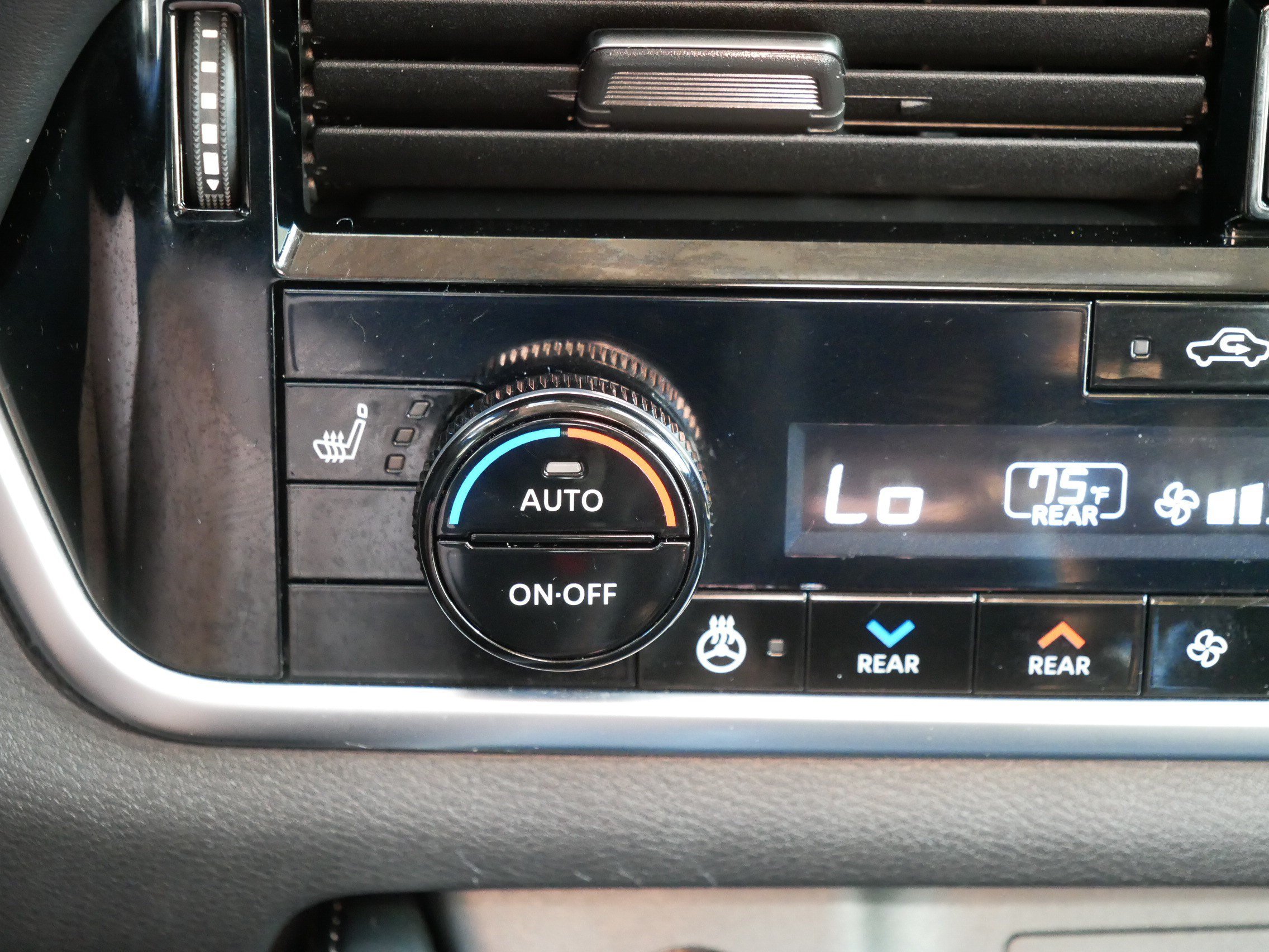 Certified 2025 Nissan Rogue Platinum w/ Platinum Premium Package AWD/4WD image 30