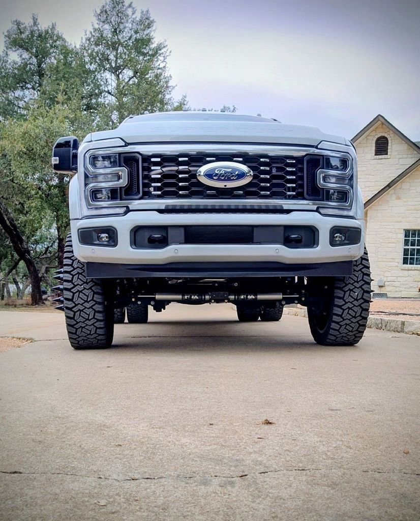 Used 2025 Ford F450 Platinum w/ FX4 Off-Road Package image 3