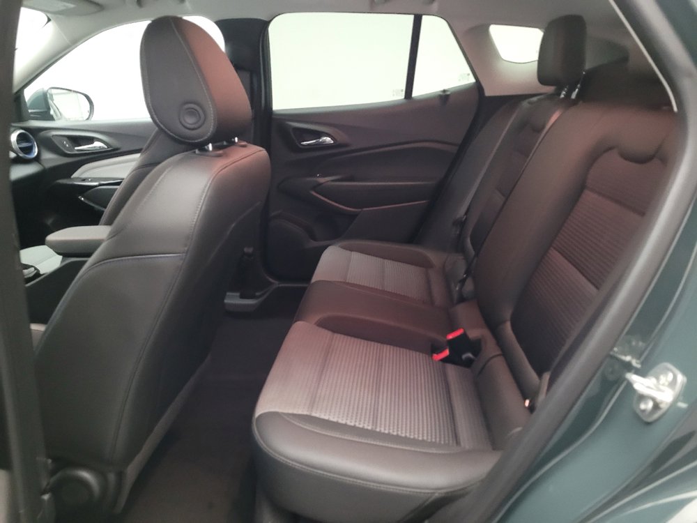 Used 2025 Chevrolet Trax LT w/ LT Convenience Package FWD image 18