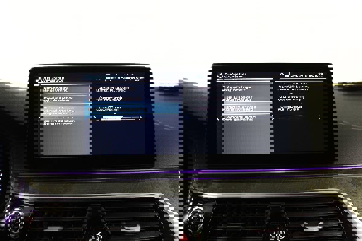 Used 2023 BMW 530e w/ M Sport Package image 19