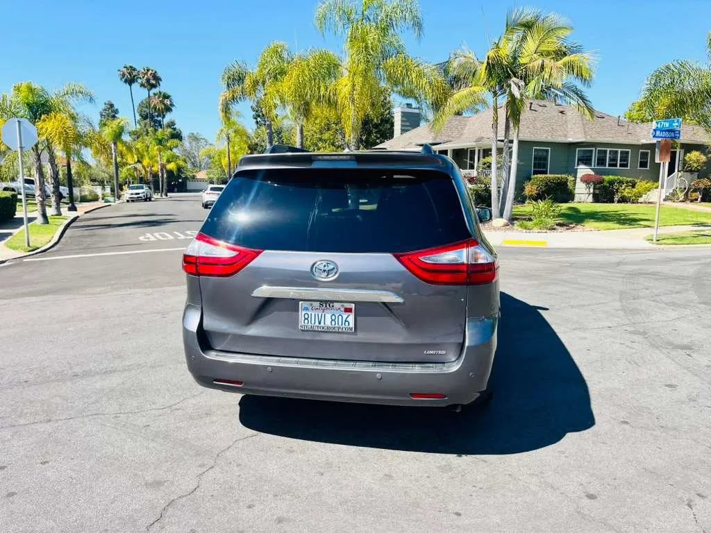 Used 2017 Toyota Sienna Limited FWD image 8