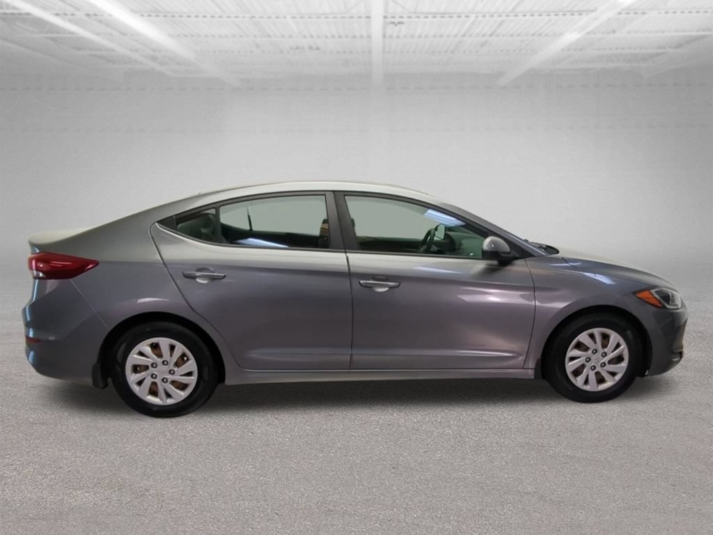 Used 2018 Hyundai Elantra SE FWD image 8