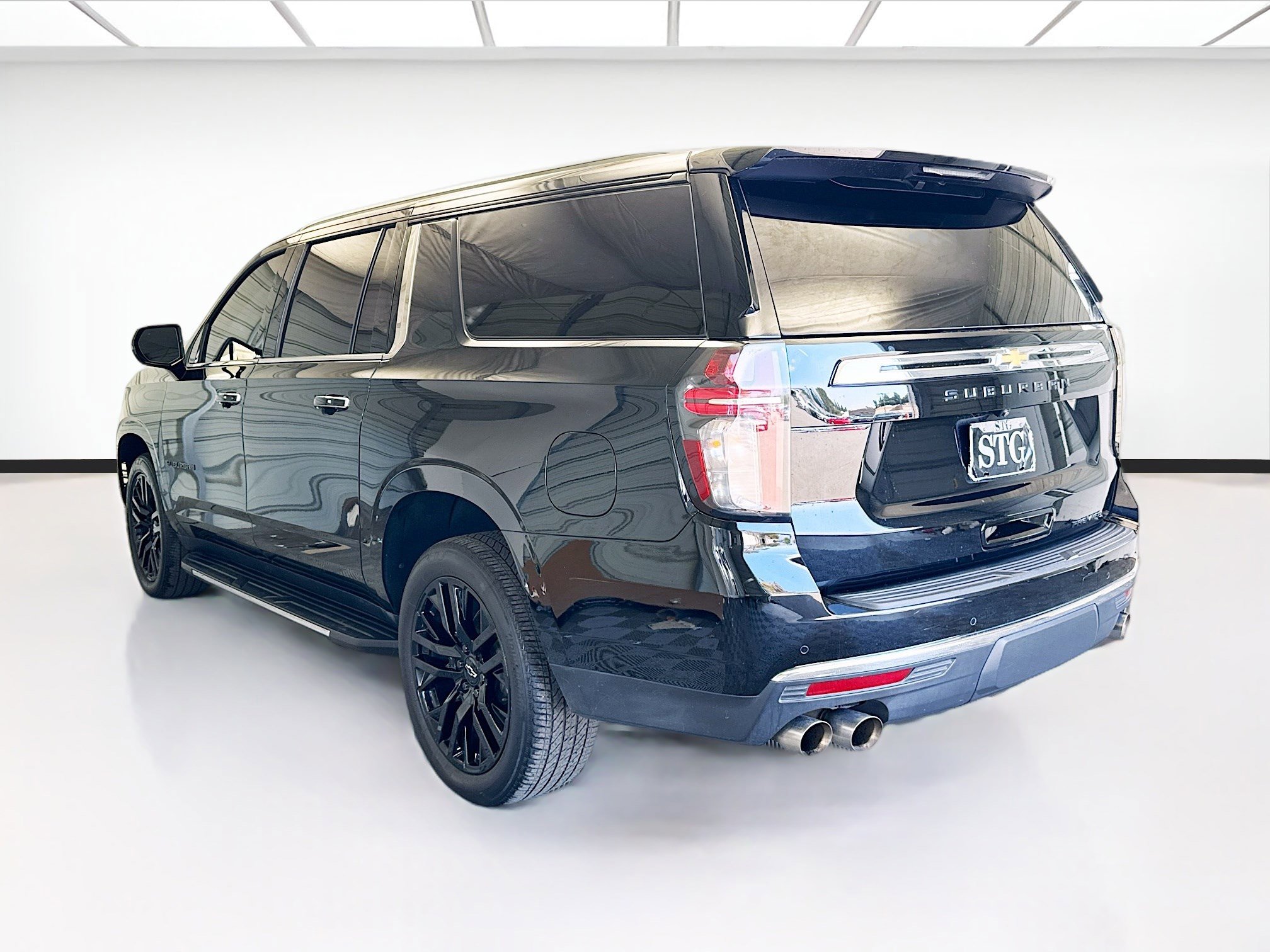 Used 2024 Chevrolet Suburban Premier image 6