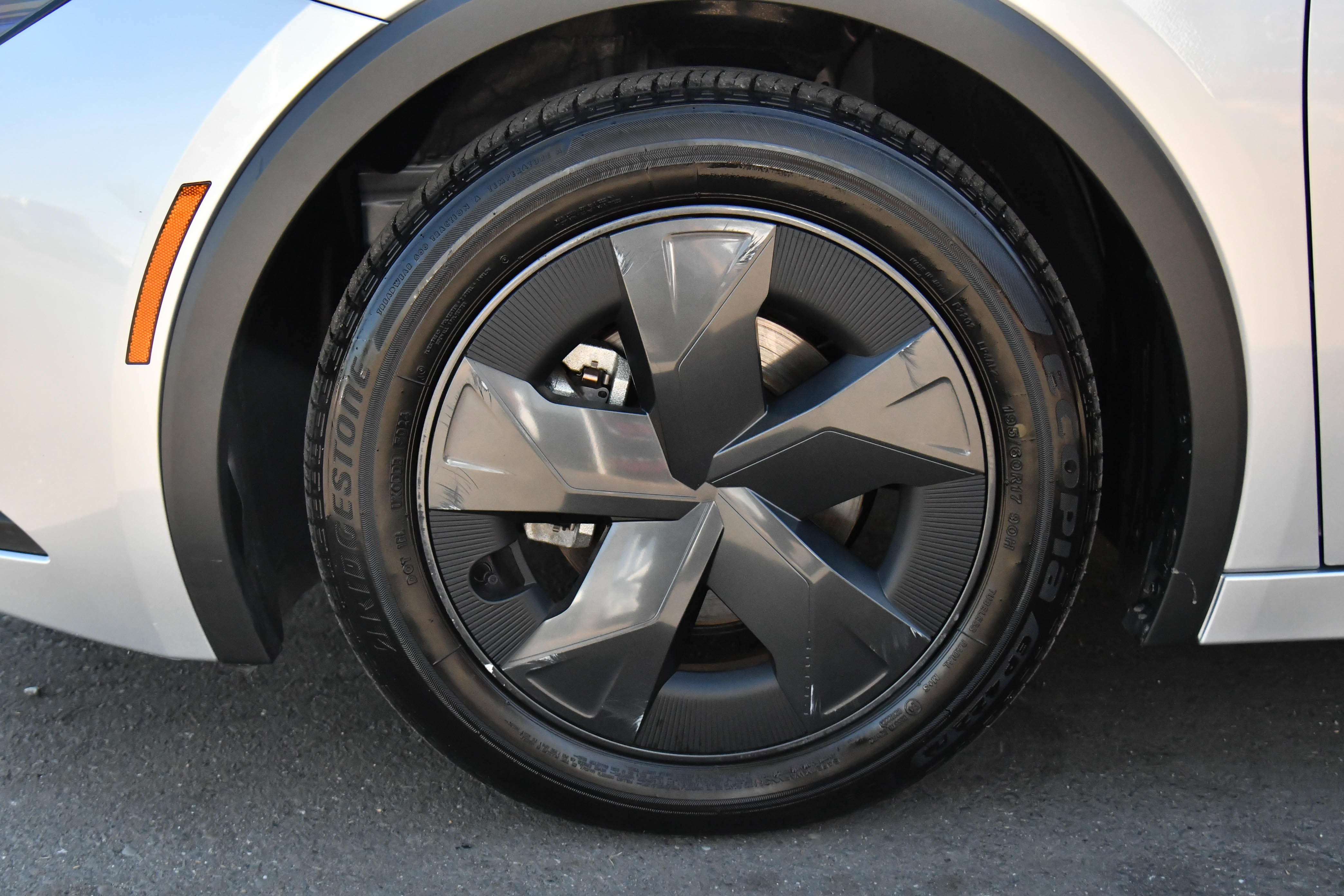 Used 2025 Toyota Prius LE image 12