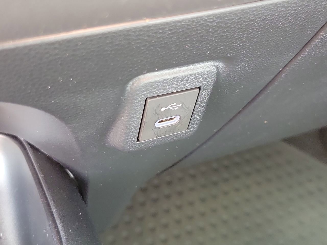 Used 2025 Toyota Corolla LE FWD image 28