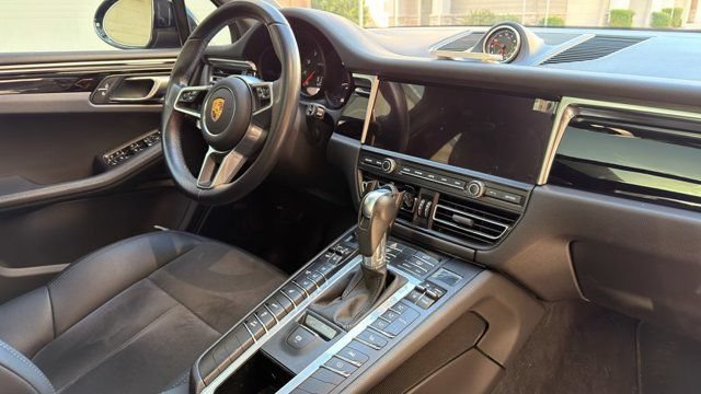 Used 2021 Porsche Macan AWD/4WD image 18