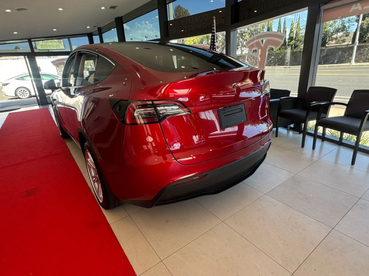 Used 2024 Tesla Model Y Long Range AWD/4WD image 5
