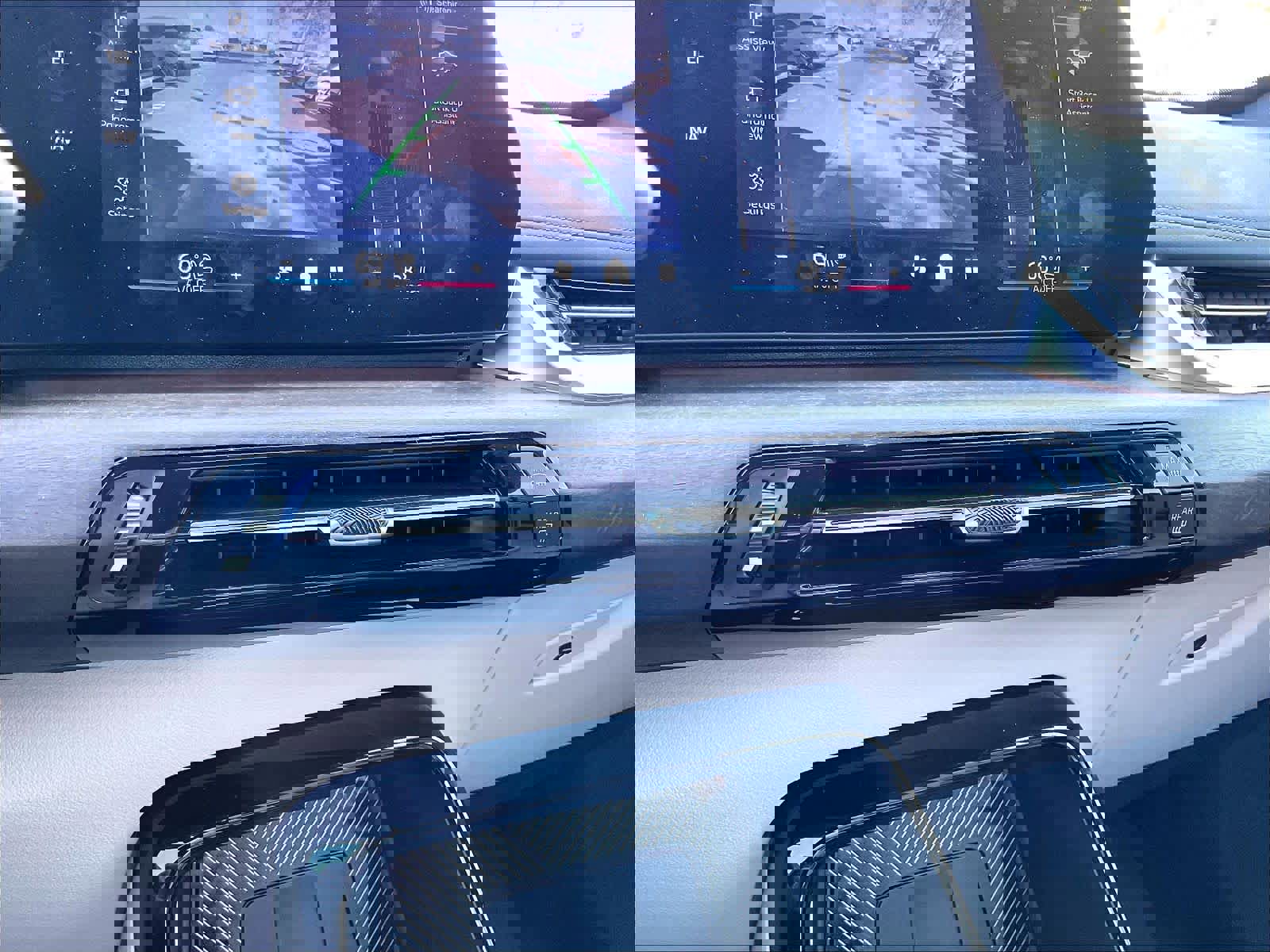 Used 2025 BMW X1 xDrive28i w/ Convenience Package image 33