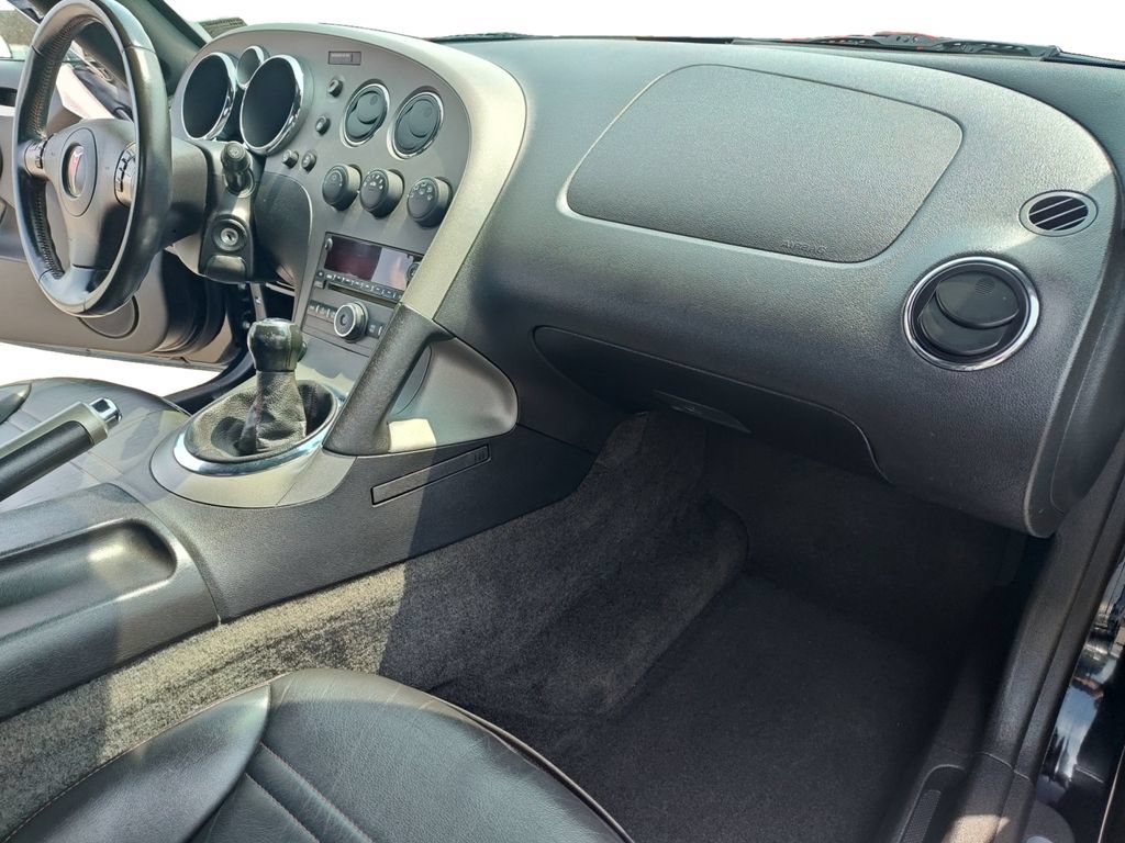 Used 2008 Pontiac Solstice GXP w/ Premium Package RWD image 15