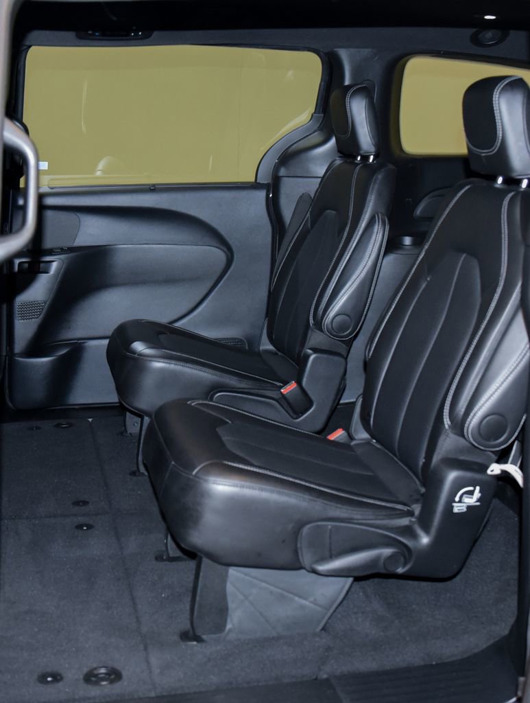 Used 2025 Chrysler Pacifica Select FWD image 6