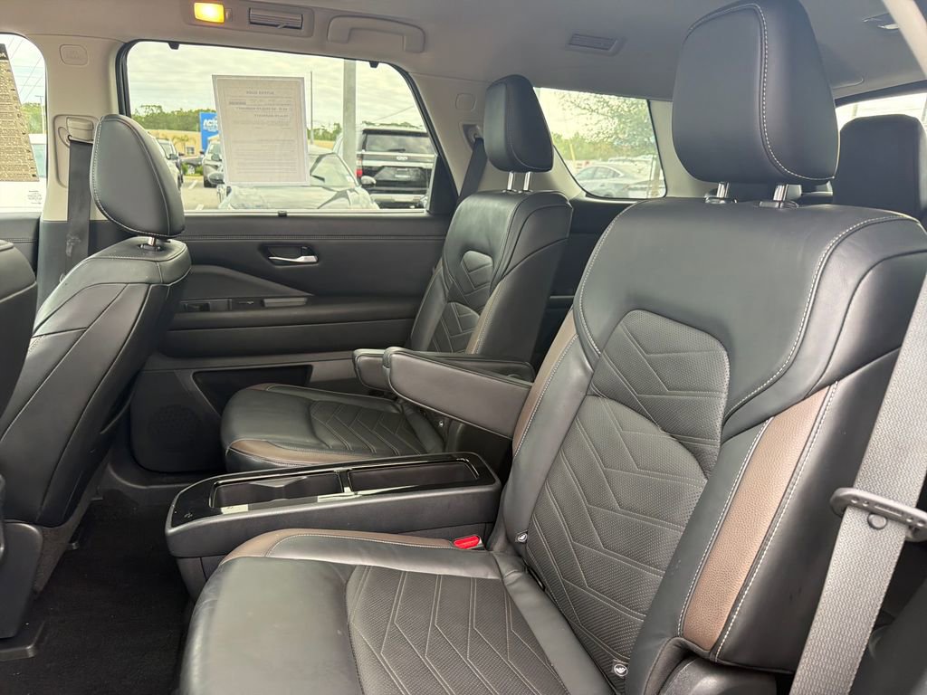 Used 2022 Nissan Pathfinder Platinum w/ Cargo Package image 23