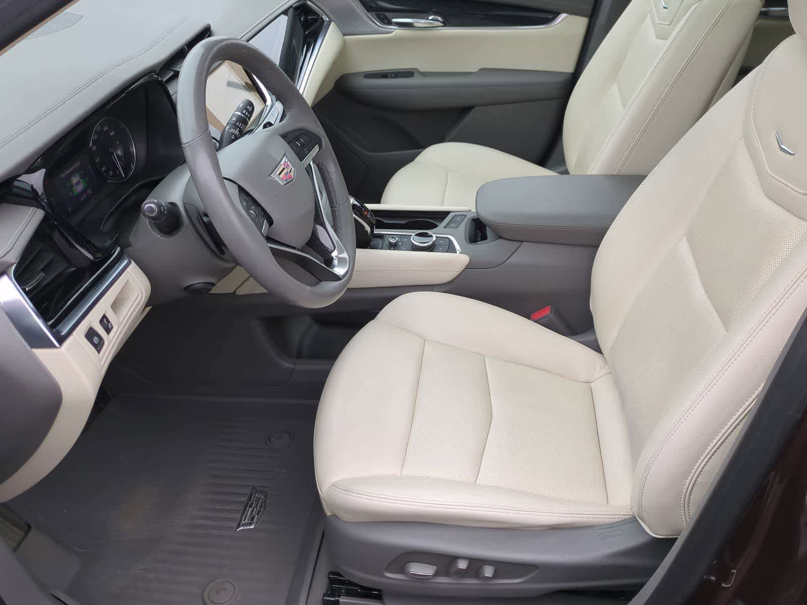 Used 2022 Cadillac XT6 Premium Luxury image 16